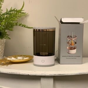 Brushly Pro electric makeup brush cleaner
